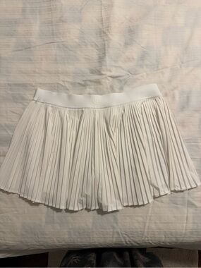 Lululemon Varsity High-Rise Pleated Tennis Skirt in White - SIZE 10